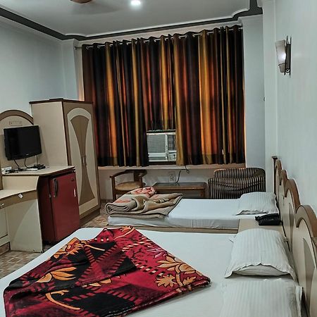 Hotel Yatri International New Delhi Exterior photo