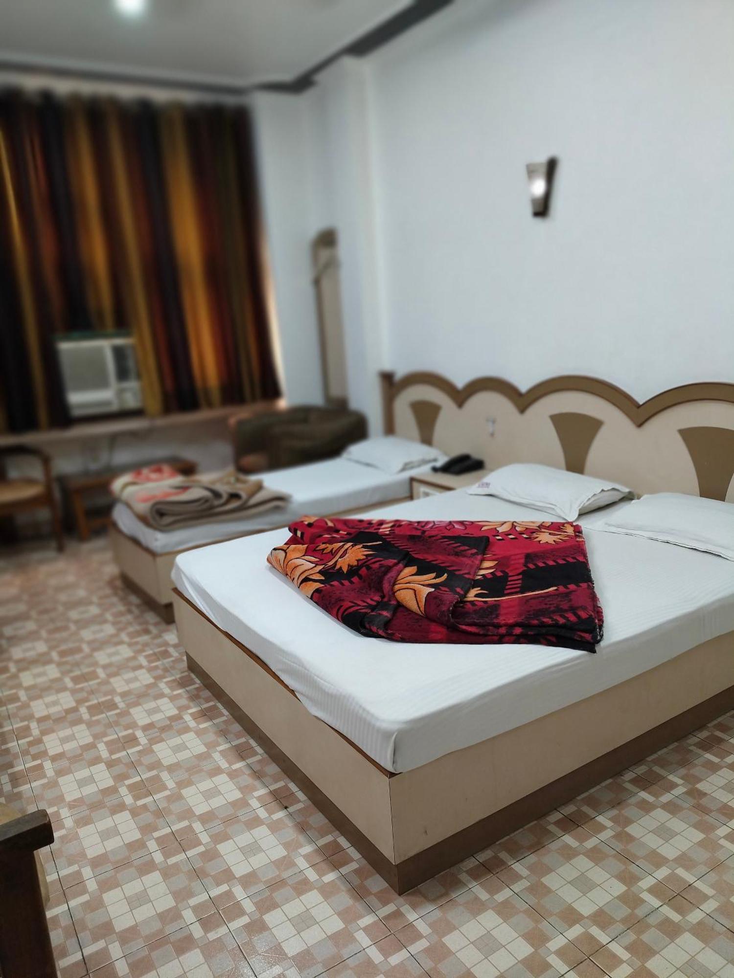 Hotel Yatri International New Delhi Room photo