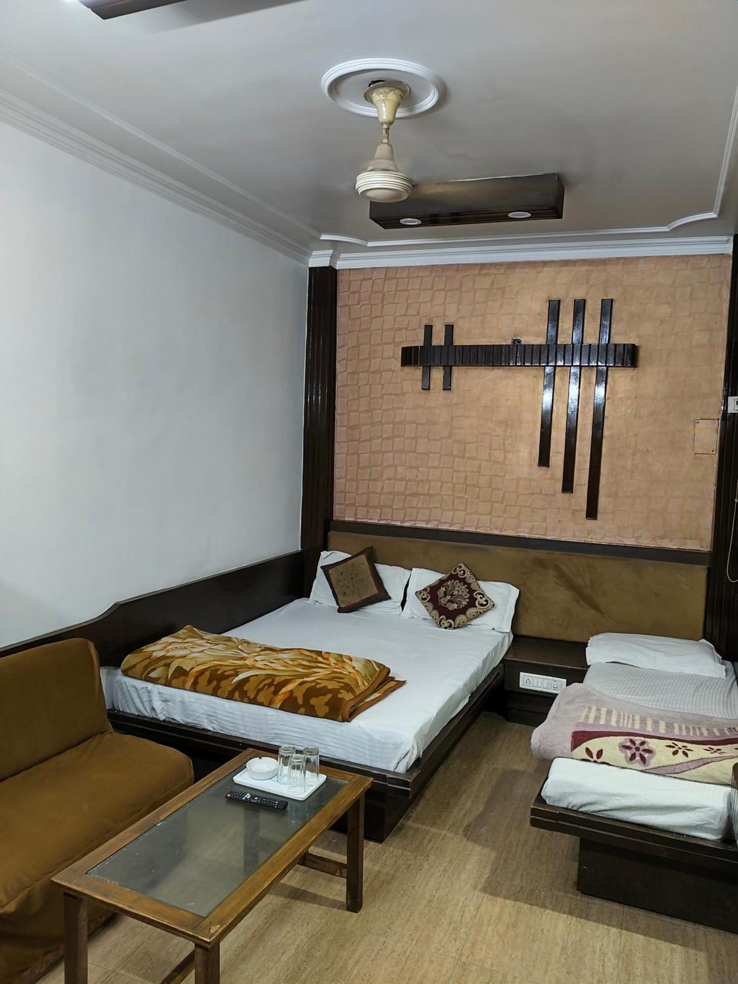 Hotel Yatri International New Delhi Room photo