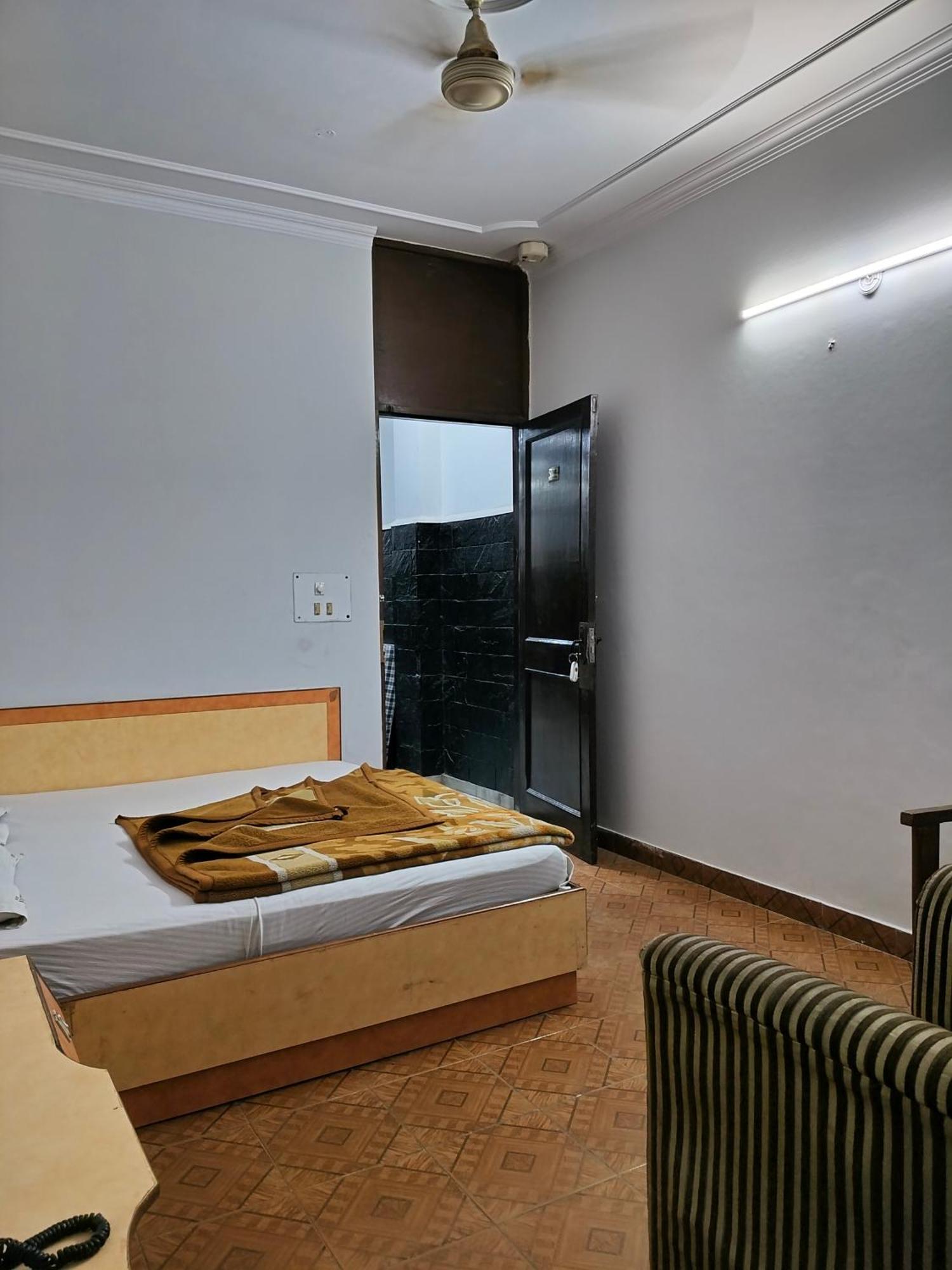 Hotel Yatri International New Delhi Room photo