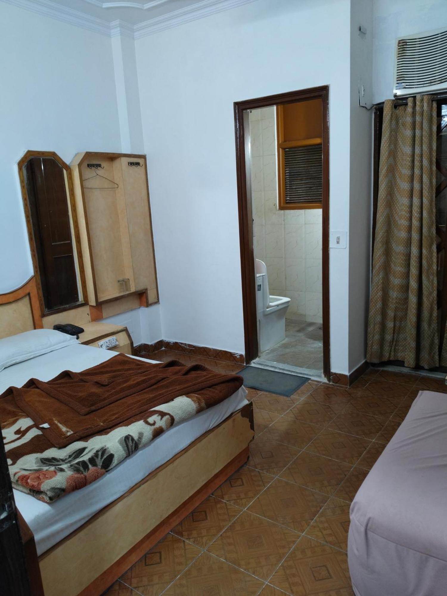 Hotel Yatri International New Delhi Room photo