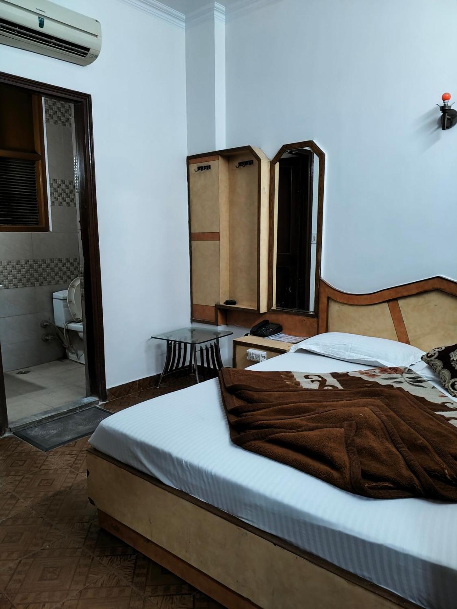 Hotel Yatri International New Delhi Room photo