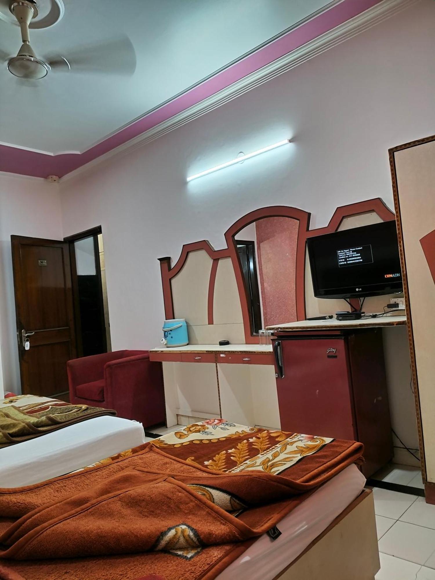 Hotel Yatri International New Delhi Room photo