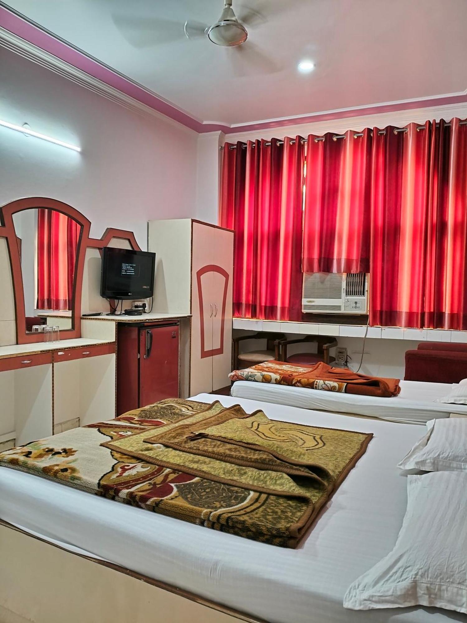 Hotel Yatri International New Delhi Room photo