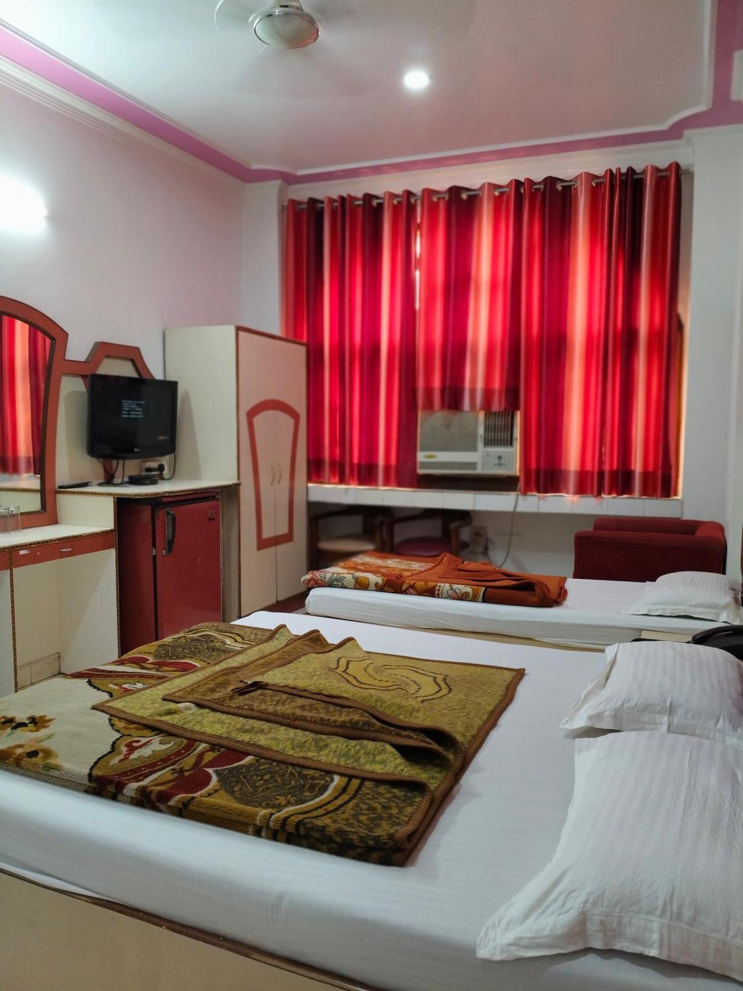 Hotel Yatri International New Delhi Room photo